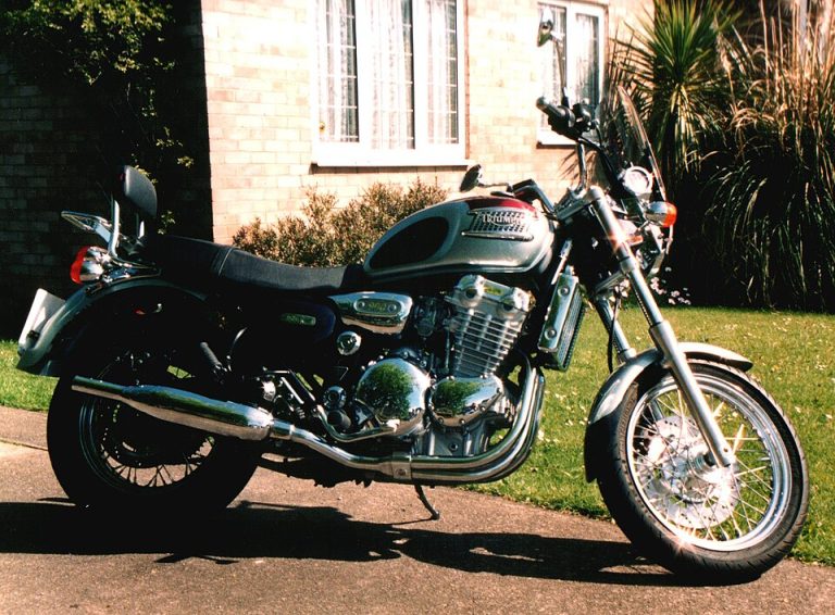 Triumph Thunderbird 900