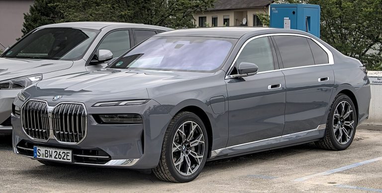 BMW 7 Series (G70) Specs, Range, Battery, Charging & Features