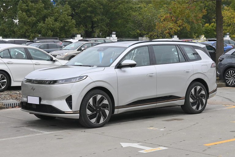 Dongfeng eπ 008 Specs, Range, Battery, Dimensions & Features