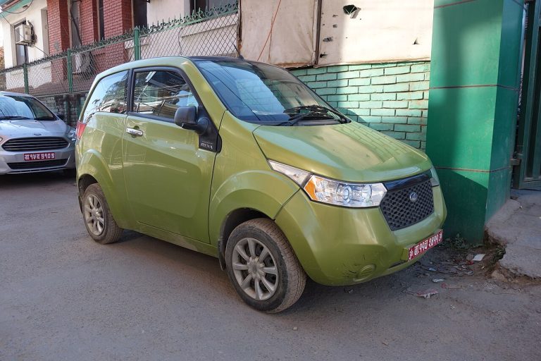 Mahindra e2o Specs, Range, Battery, Dimensions & Features