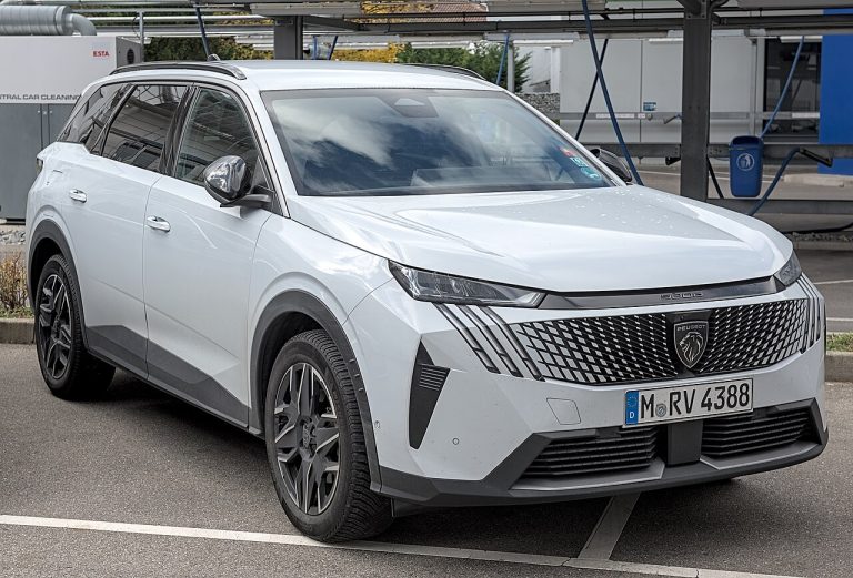 Peugeot 5008 Specs, Range, Battery, Dimensions & Features