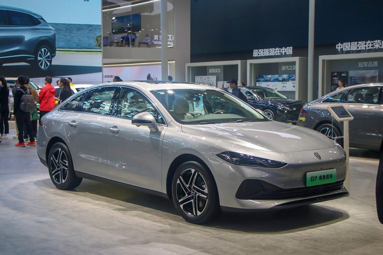 Roewe D7 Specs, Range, Battery, Dimensions & Features
