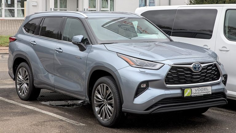 Toyota Highlander Specs, Range, Battery, Dimensions & Features