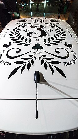 Graphic motif on the roof, the distinctive feature of the Café Racer edition.
