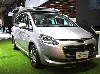 Luxgen V7 front view