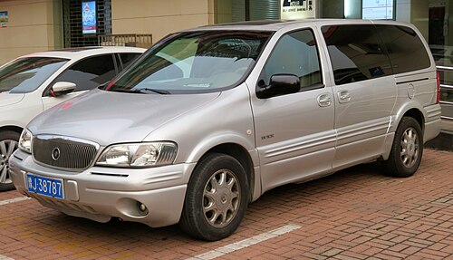 Buick GL8 (1999–2005) front.