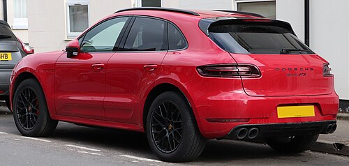 Rear view (pre-facelift)