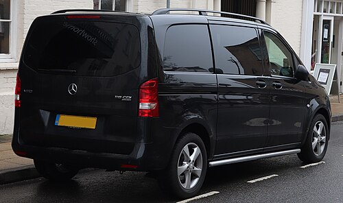 Rear (pre-facelift; short-SWB with lift-up tailgate)