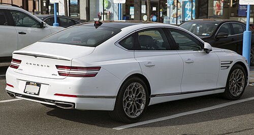 Rear view (pre-facelift)