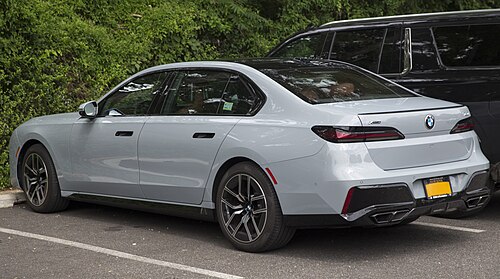2023 BMW 760i xDrive rear view