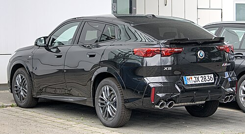 Rear view (M35i)