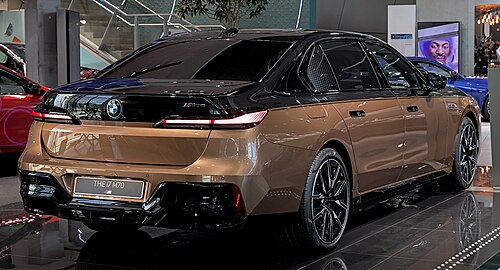 i7 M70 rear view