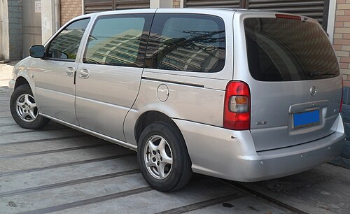 Buick GL8 2.5 (2005–2010) rear.