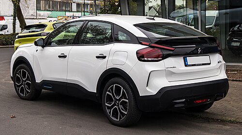 Rear view (pre-facelift)