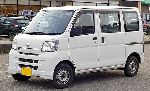 The first facelift model (2007-2017) Hijet Cargo standard-roof Deluxe (S321V)