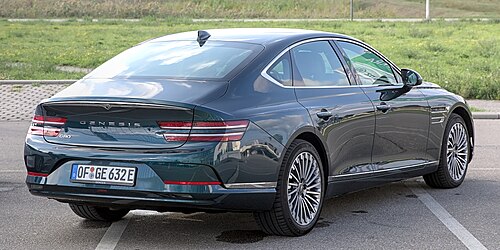 Rear view (pre-facelift)
