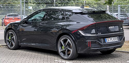 Rear view (pre-facelift)