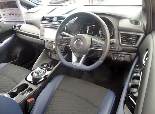 2018 pre-facelift interior
