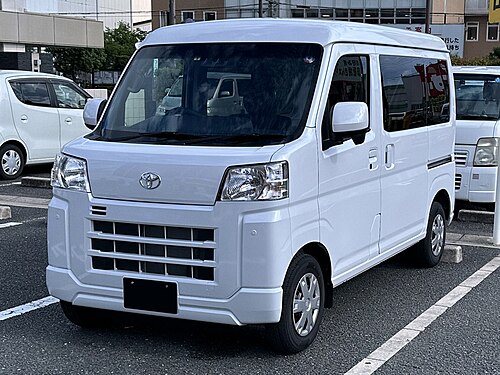 Toyota Pixis Van (front view)