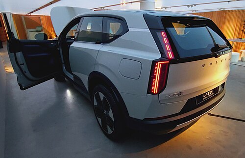 Volvo EX60 Cross Country