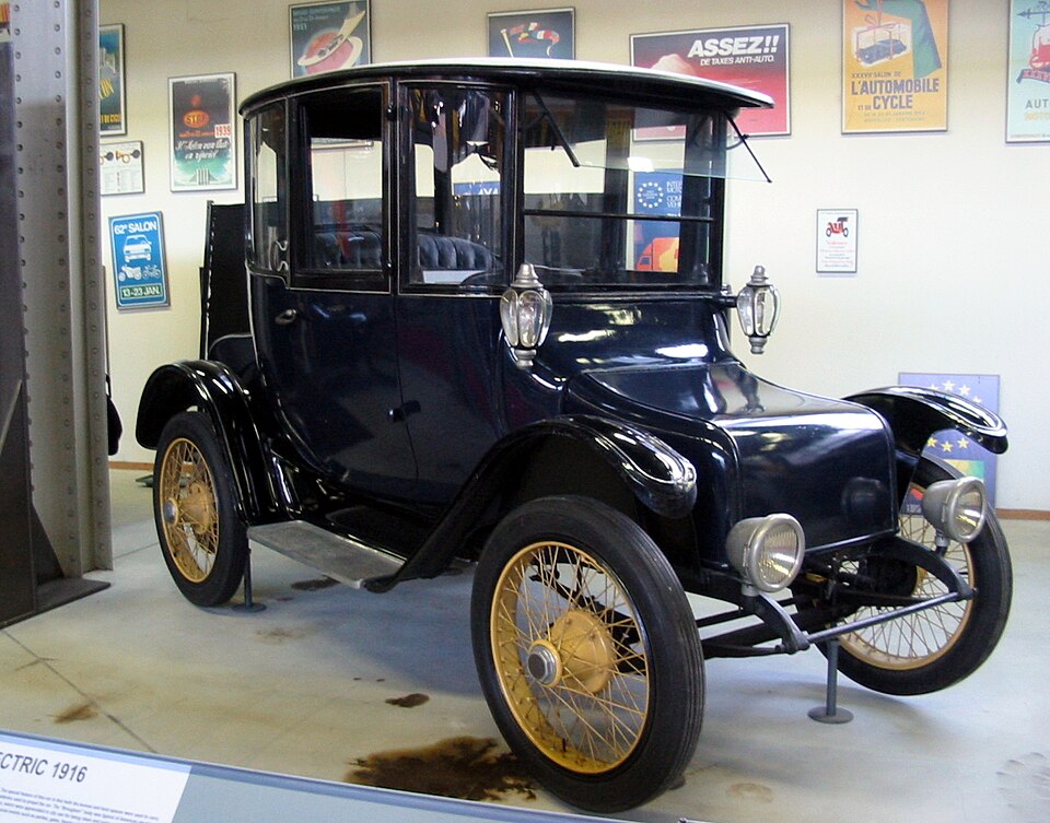 1916 Detroit Electric at the Brussels Autoworld Museum